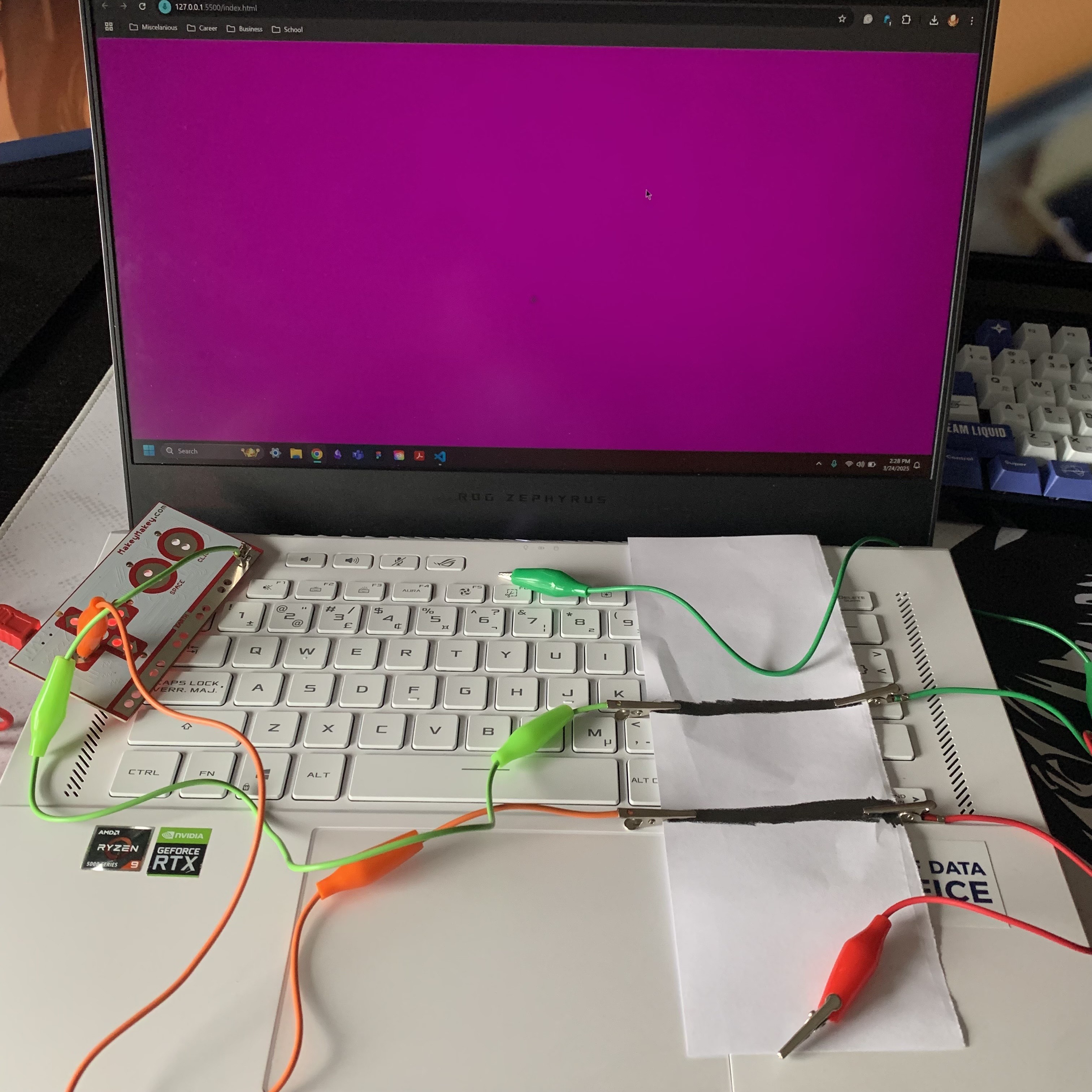 Full image of the 2 line graphite circuit but no connection being made.