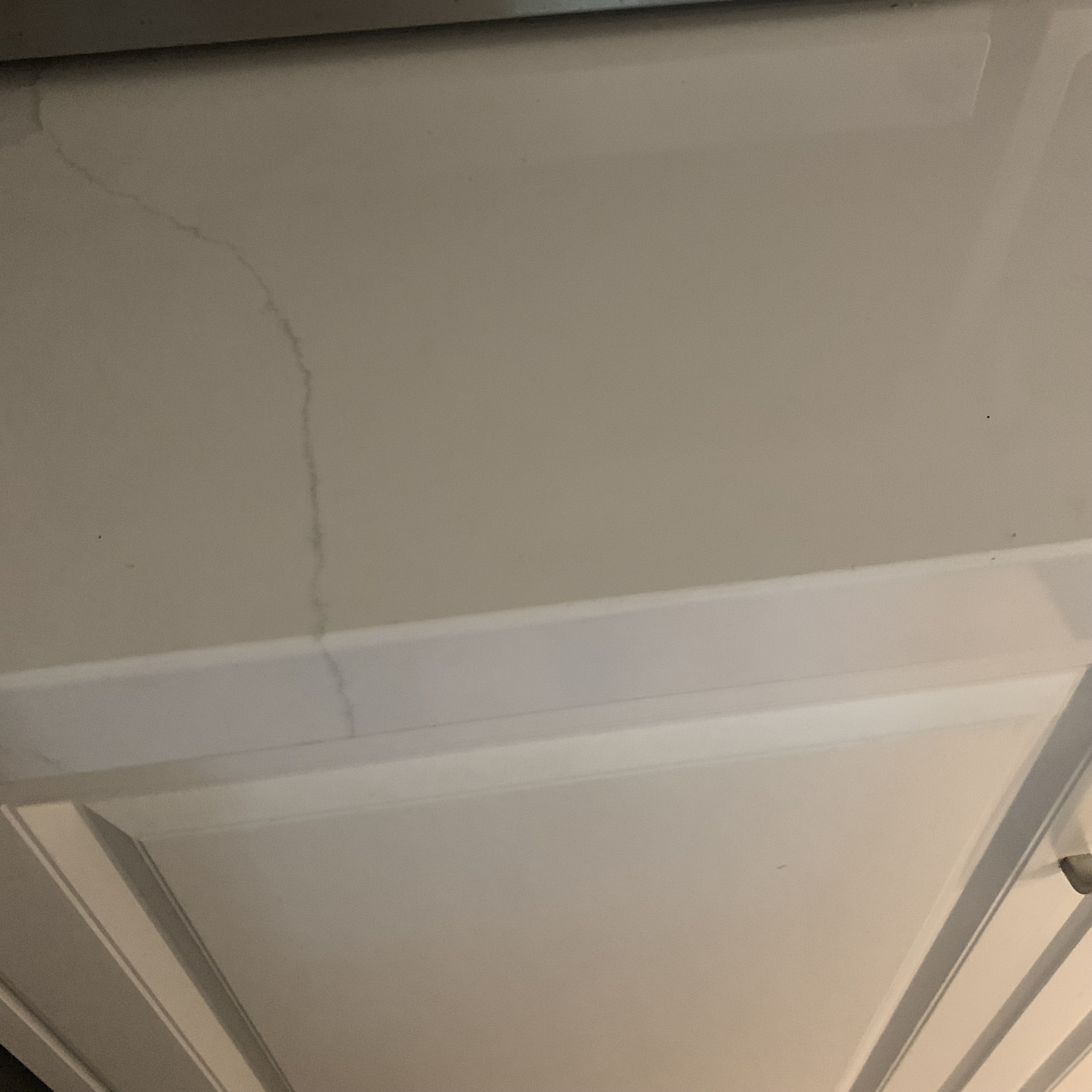 The material present in the photo is Granite that is made for a counter top for the kitchen. <a href='https://www.youtube.com/embed/tgbNymZ7vqY' target='_blank'><p>Project Video Link</p></a>